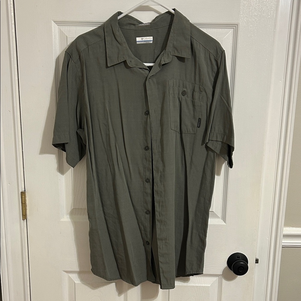 Men’s Columbia short sleeve button down